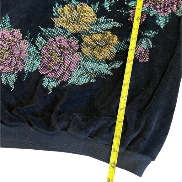 Vintage Velour sweater with flower detail. - Picture 4 of 4